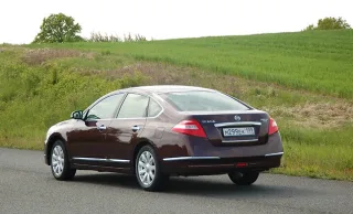 Nissan Teana.