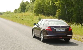 Nissan Teana.