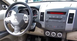 Citroen C-Crosser.