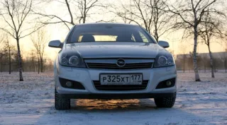 Opel Astra Sedan.