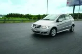 А і В сиділи на трубі