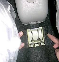 ступінь натягу стоянкового гальма можна регулювати прямо в салоні