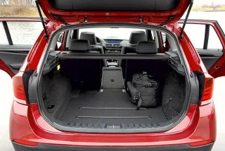 Младший из кроссоверов BMW – X1