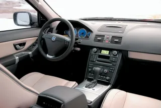 Потужний Volvo XC90 проти сильного Lexus LX570