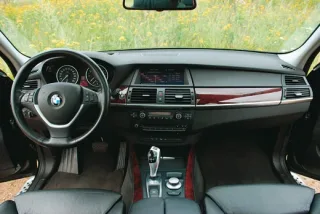 BMW X5 desperately fights against Porsche Cayenne GTS