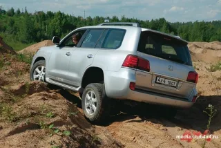 Range Rover Supercharged їздить краще, ніж Lexus LX570?