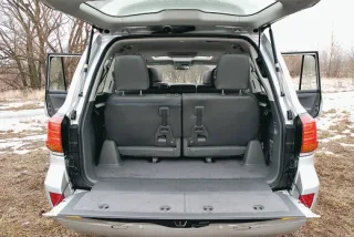 Lexus LX 570 понравился нам меньше, чем Toyota LC 200
