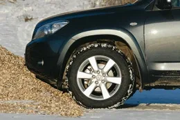 Парный тест Toyota RAV4 и Jeep Liberty