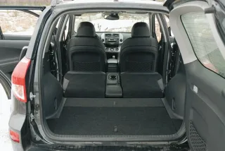 Парный тест Toyota RAV4 и Jeep Liberty