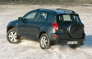 Парный тест Toyota RAV4 и Jeep Liberty