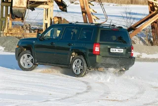 Парный тест Toyota RAV4 и Jeep Liberty