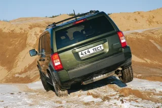 Парный тест Toyota RAV4 и Jeep Liberty