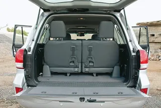 Chevy Tahoe and Toyota Land Cruiser LC 200, this is a duel of two worlds