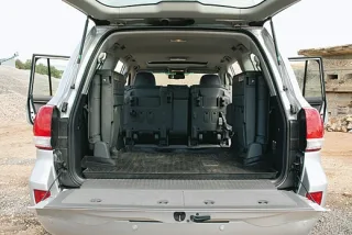 Chevy Tahoe and Toyota Land Cruiser LC 200, this is a duel of two worlds