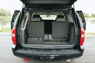 Chevy Tahoe and Toyota Land Cruiser LC 200, this is a duel of two worlds