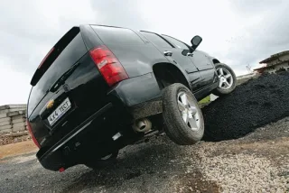 Chevy Tahoe and Toyota Land Cruiser LC 200, this is a duel of two worlds