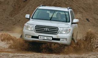 Чим відрізняється дизельний Land Cruiser 200 від бензинового