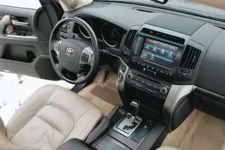 Чим відрізняється дизельний Land Cruiser 200 від бензинового