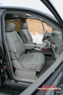 Infiniti QX56 - пересувна підпільна порностудія?
