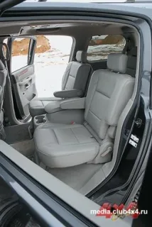 Infiniti QX56 - пересувна підпільна порностудія?