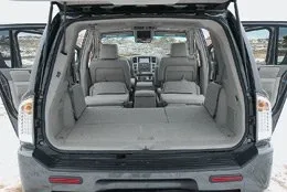 Infiniti QX56 - пересувна підпільна порностудія?