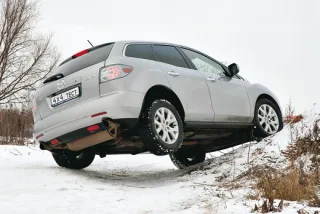 Mazda CX-7 расправилась с Мitsubishi Outlander XL