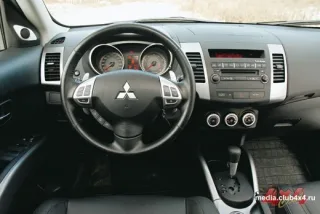 Mitsubishi Outlander XL with a 2.4 L engine.
