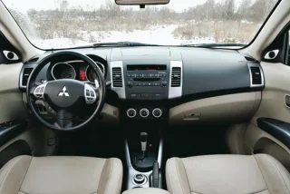 Mazda CX-7 расправилась с Мitsubishi Outlander XL