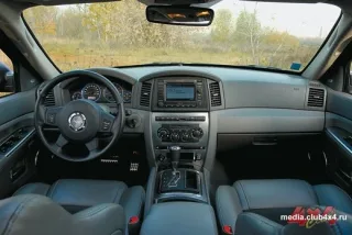За 5 с. до 100 км/ч - Jeep Cherokee SRT 8 и Mercedes ML 63 AMG
