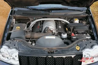 За 5 с. до 100 км/ч - Jeep Cherokee SRT 8 и Mercedes ML 63 AMG