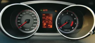 Mazda CX-7 расправилась с Мitsubishi Outlander XL