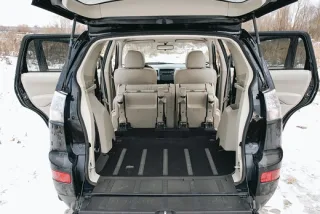 Mazda CX-7 расправилась с Мitsubishi Outlander XL