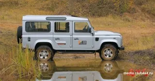 The new Land Rover Defender has a bulge on the hood