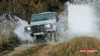 The new Land Rover Defender has a bulge on the hood