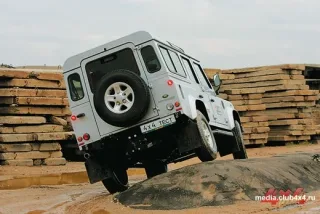 The new Land Rover Defender has a bulge on the hood