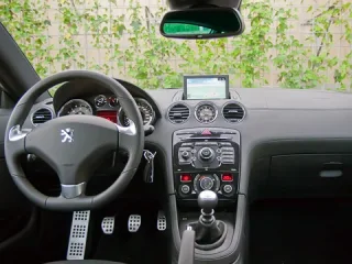 Сепаратист. За какие ценности воюет необычное купе Peugeot RCZ?