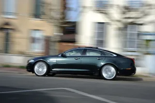 Jaguar XJ New: Jaguar-r-r!