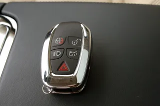 Jaguar XJ New: Jaguar-r-r!