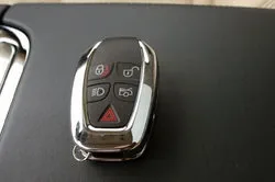 Jaguar XJ New: Jaguar-r-r!