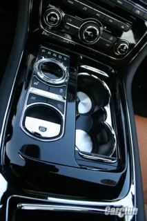 Jaguar XJ New: Jaguar-r-r!