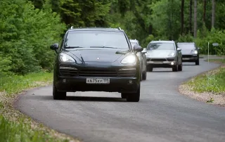 Porsche Cayenne S и Porsche Cayenne Turbo.