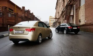 Kia Cerato і Chevrolet Cruze.