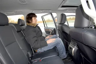Choosing between Land Rover Discovery IV and Lexus GX460