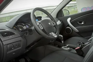 Молекулярна хімія. Порівнюємо хетчі Renault Megane, Mazda3 та Volkswagen Golf