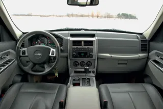Jeep Cherokee або Mitsubishi Pajero Sport
