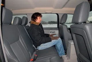 Jeep Cherokee або Mitsubishi Pajero Sport