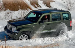 Jeep Cherokee або Mitsubishi Pajero Sport