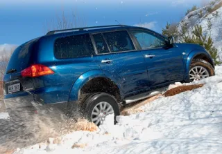 Jeep Cherokee або Mitsubishi Pajero Sport