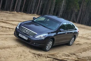 Nissan Teana Four.