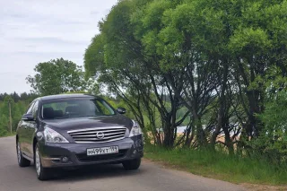Nissan Teana Four.